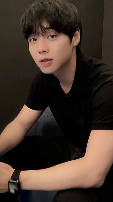 ai character: park ji-hoon  background