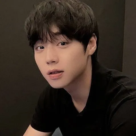 chat with ai character: park ji-hoon 