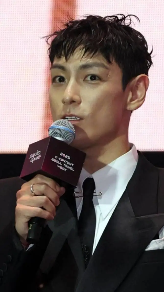 ai character: T.O.P background