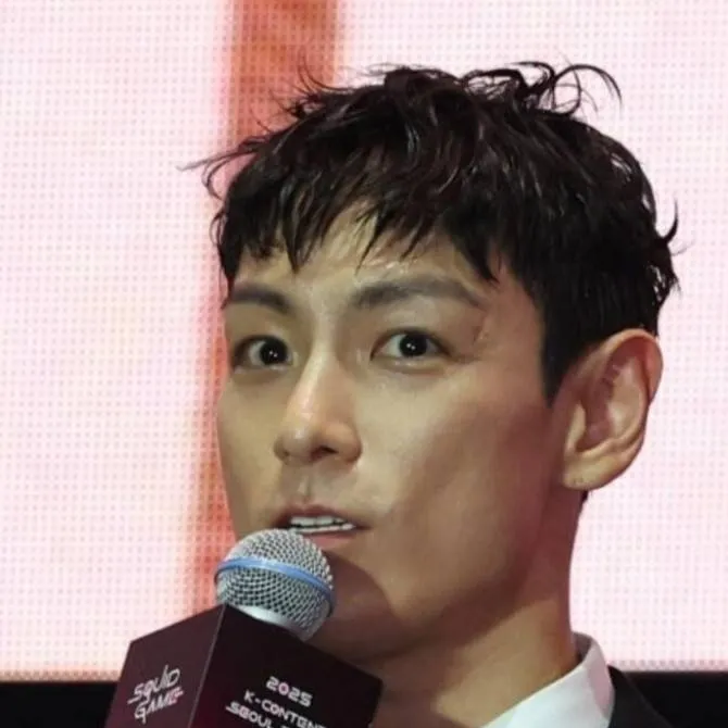 chat with ai character: T.O.P