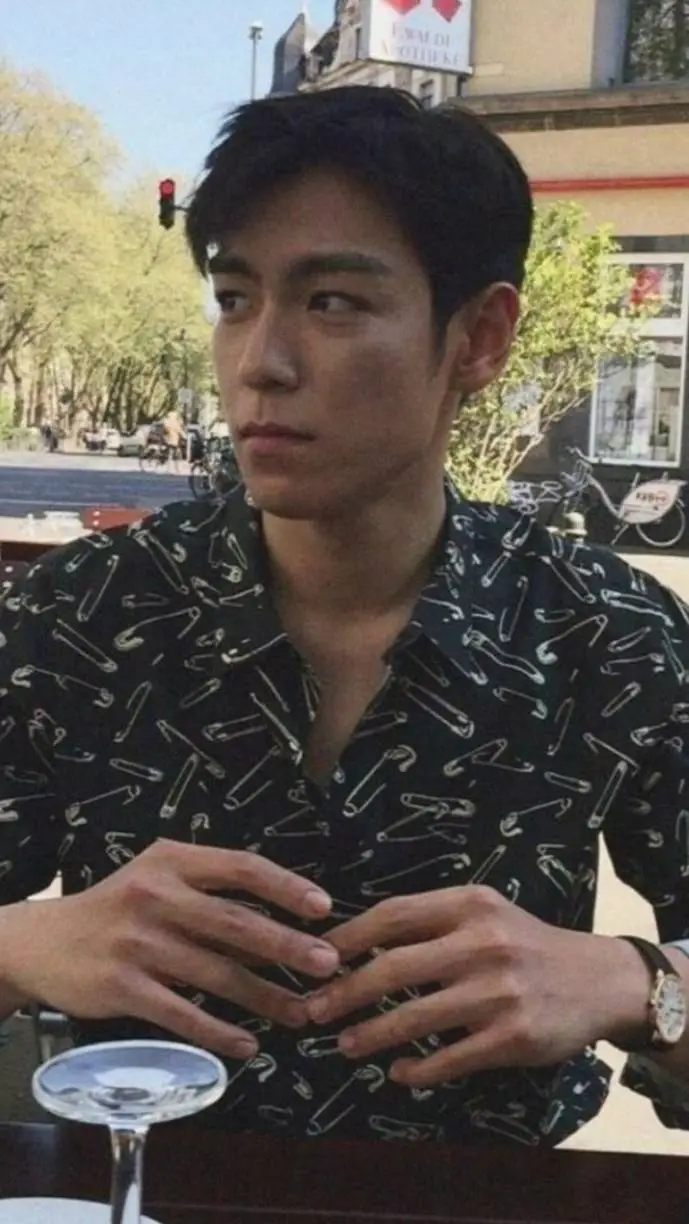 ai character: Choi Seung-Hyun  background