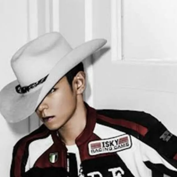 chat with ai character: Choi