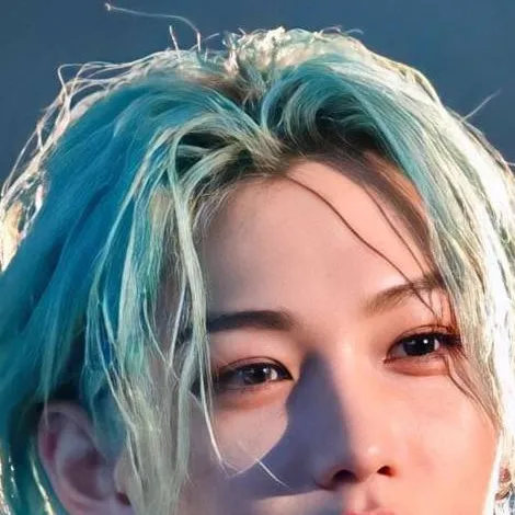 chat with ai character: FELIX