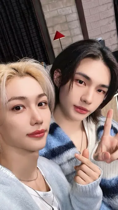 ai character: ¡¿Hyunlix?! background