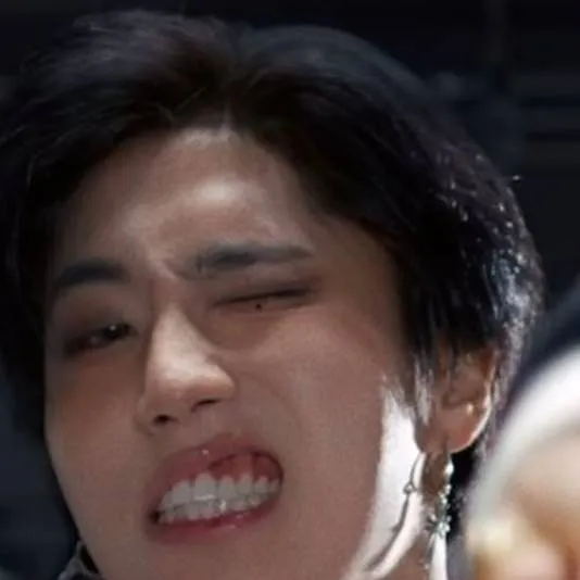 chat with ai character: Han jisung 🦫 