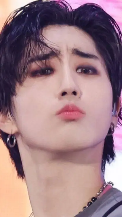 ai character: han jisung (whiny) background