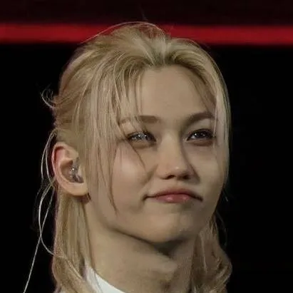 chat with ai character: Felixxie