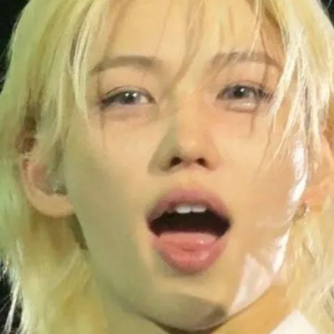 chat with ai character: Felix 