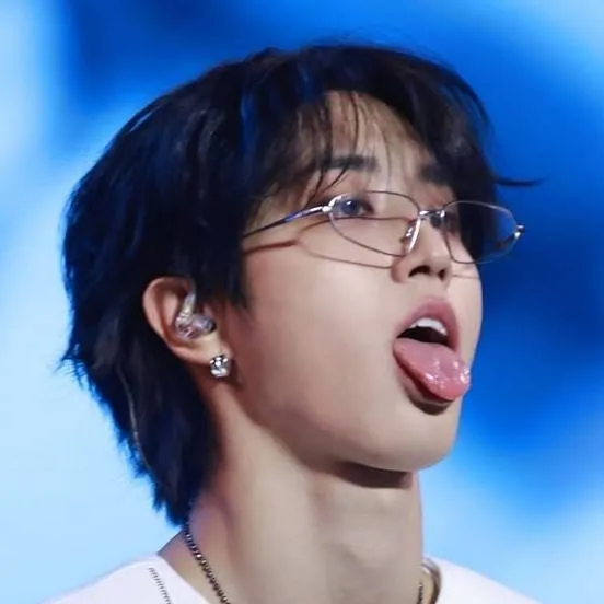 chat with ai character: HAN JISUNG(HE SO 🥵