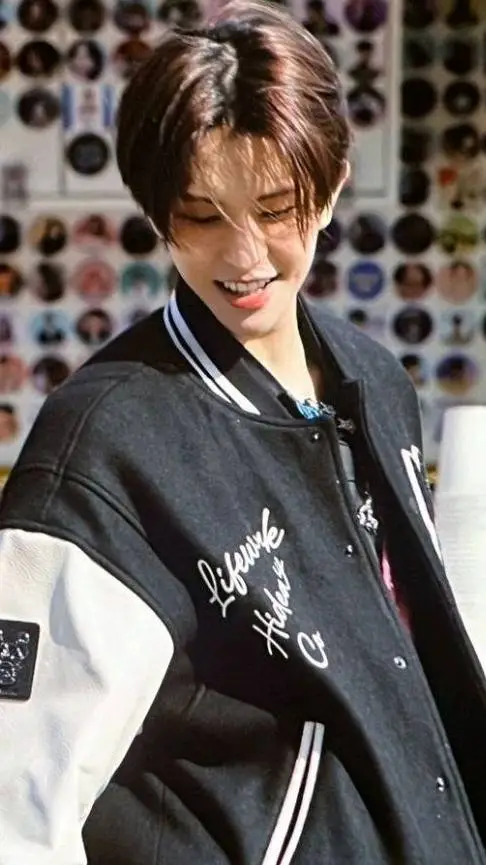 ai character: 🍧𝙺𝚈𝚄𝙽𝙶𝙼𝙸𝙽🧁 background