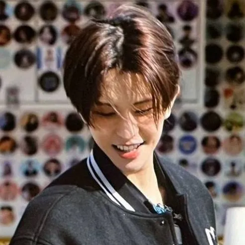 chat with ai character: 🍧𝙺𝚈𝚄𝙽𝙶𝙼𝙸𝙽🧁