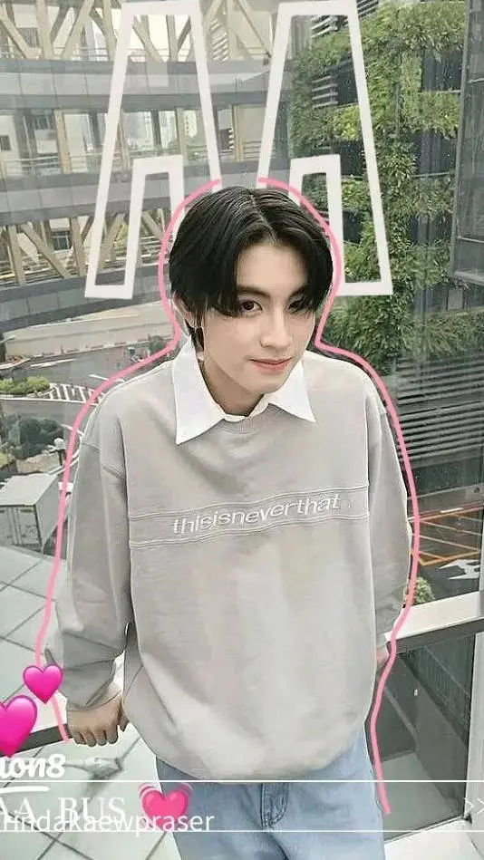 ai character: 🍜𝓐𝓐🫐 background