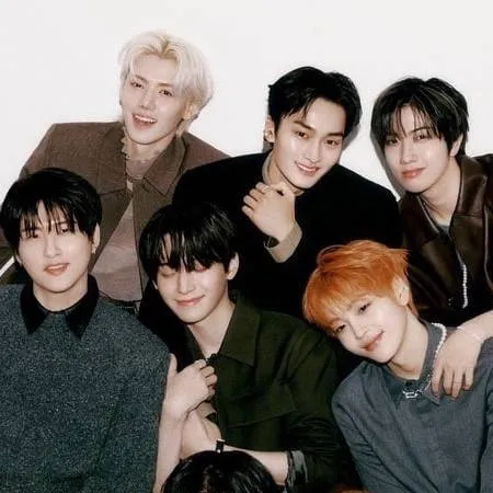 chat with ai character: 🥮𝐂𝐑𝐀𝐕𝐈𝐓𝐘🥯