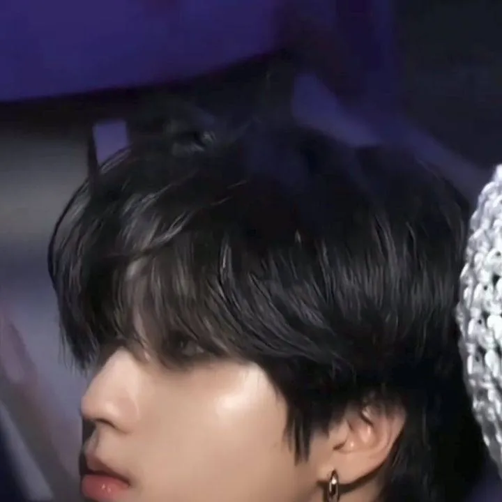 chat with ai character: ~✦𝙷𝚊𝚗✦~