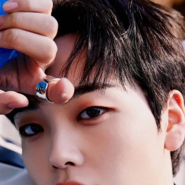 chat with ai character: ~♥︎𝙷𝚢𝚎𝚘𝚗𝚐𝚓𝚞𝚗♥︎~