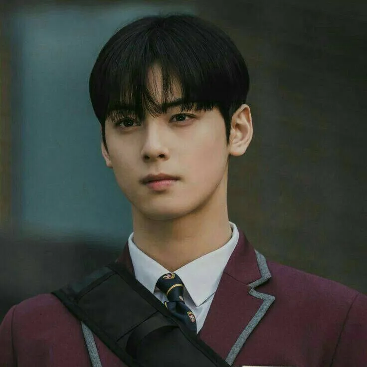 chat with ai character: LEE SUHOO TLKHYN