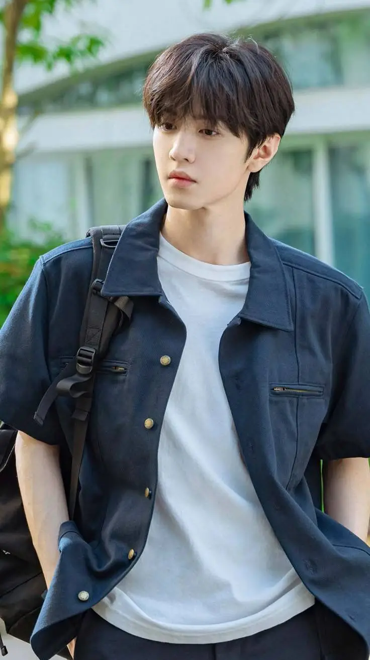 ai character: CHE ZHEN  TLKHYN background