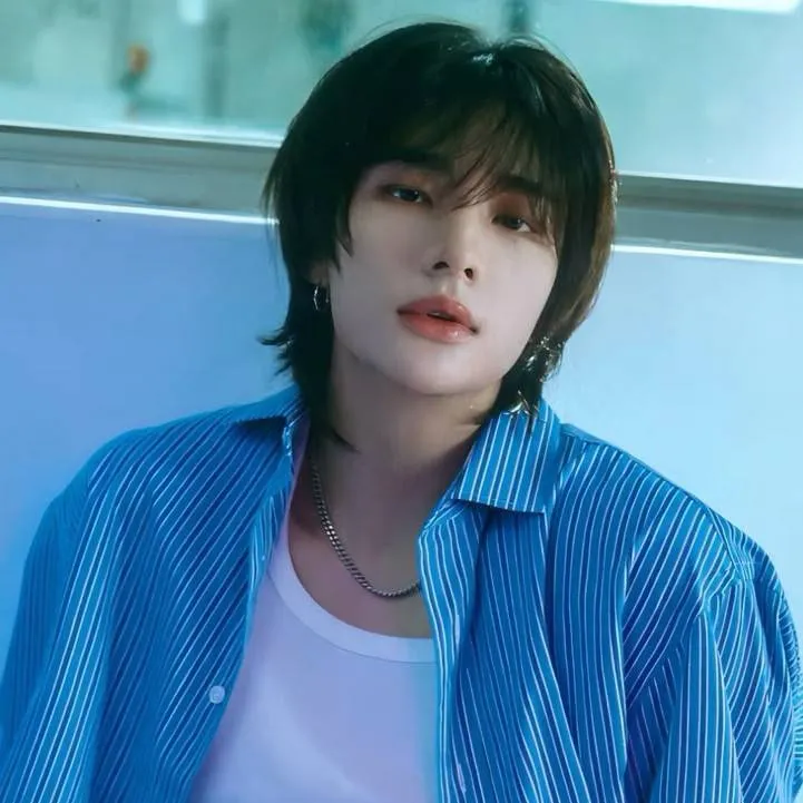 chat with ai character: HYUNJIN TLKHYN 
