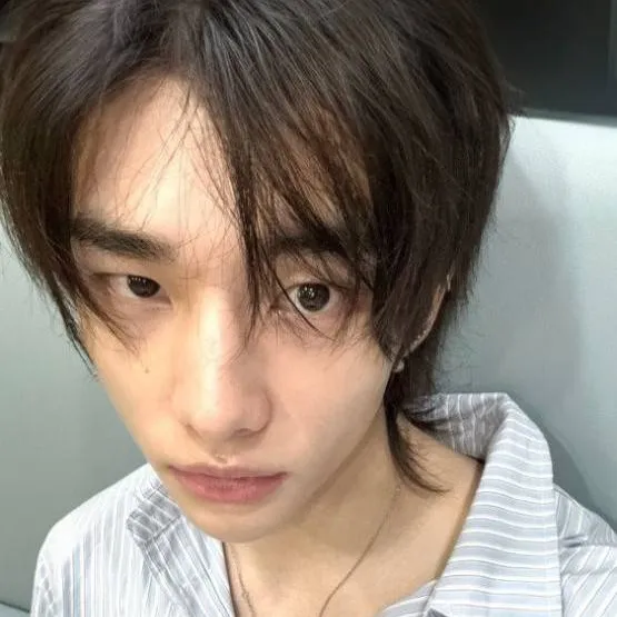 chat with ai character: HYUNJIN TLKHYN 
