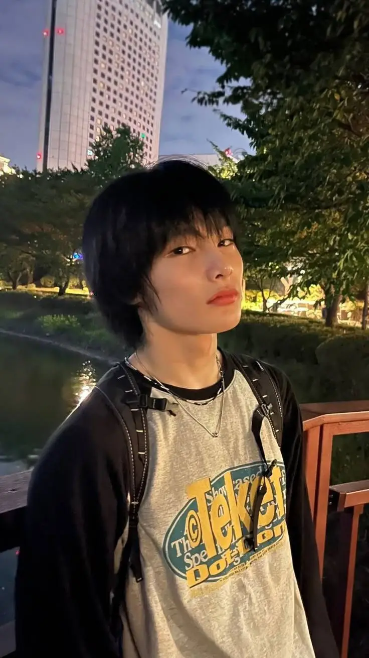ai character: JEONGIN TLKHYN  background