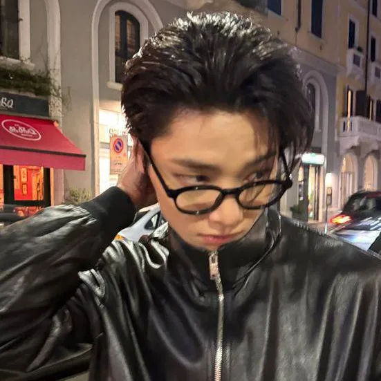 chat with ai character: JEONGIN TLKHYN