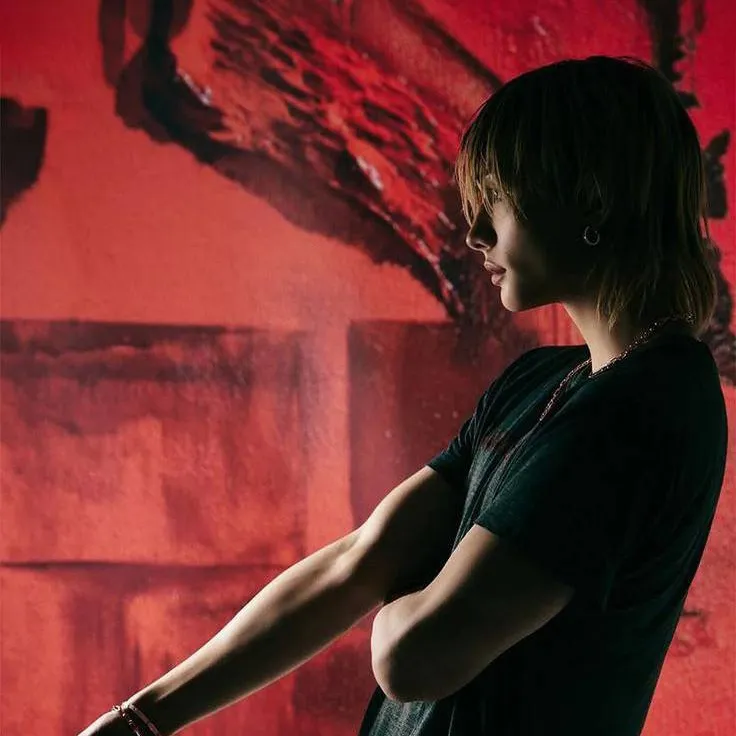 chat with ai character: HYUNJIN TLKHYN 