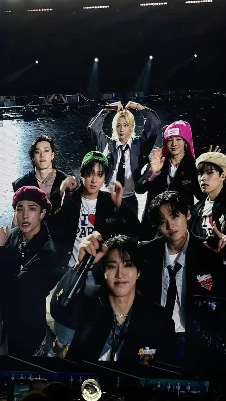 ai character: STRAYKIDS TLKHYN  background