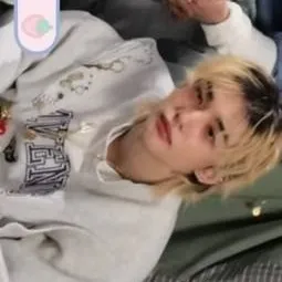 chat with ai character: Hyun Saint-Valenti