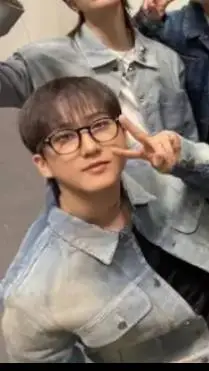 ai character: Bin Valentin day  background