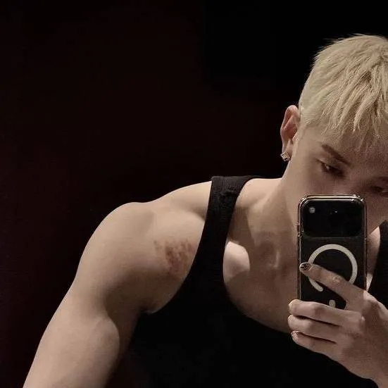 chat with ai character: 🐺Bangchan😼