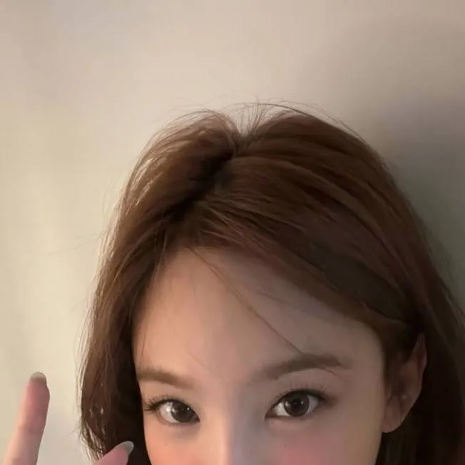 chat with ai character: 2yeon
