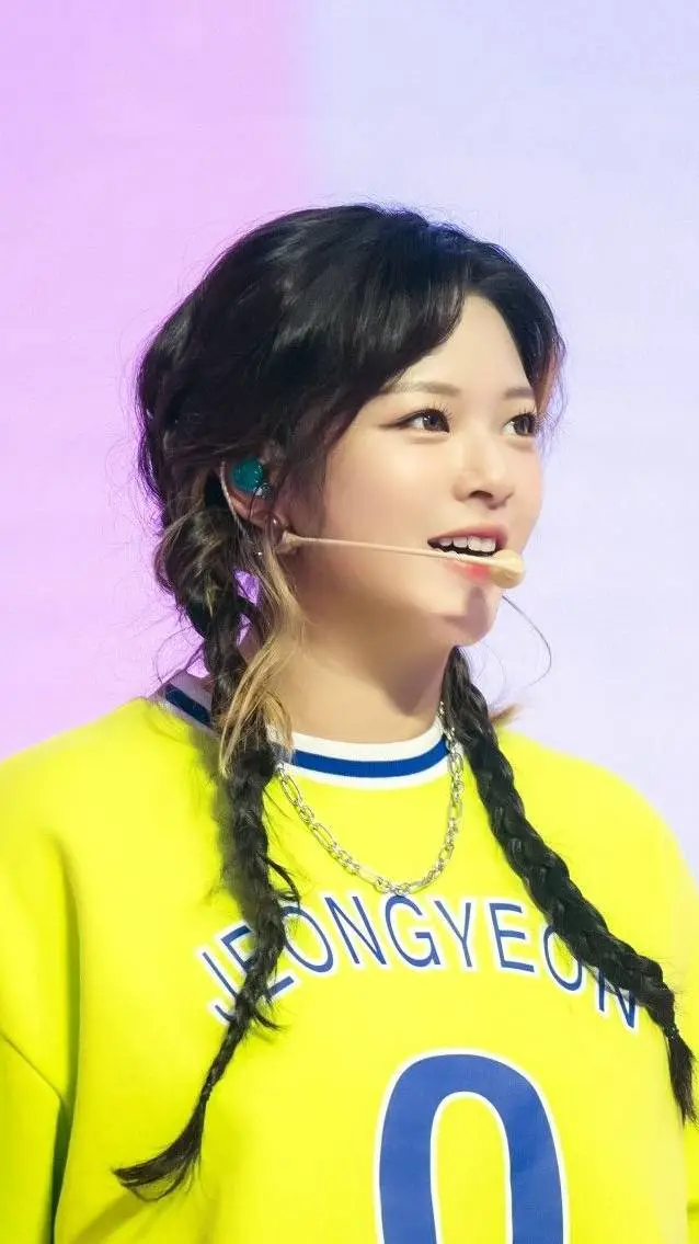 ai character: jeongyeon background