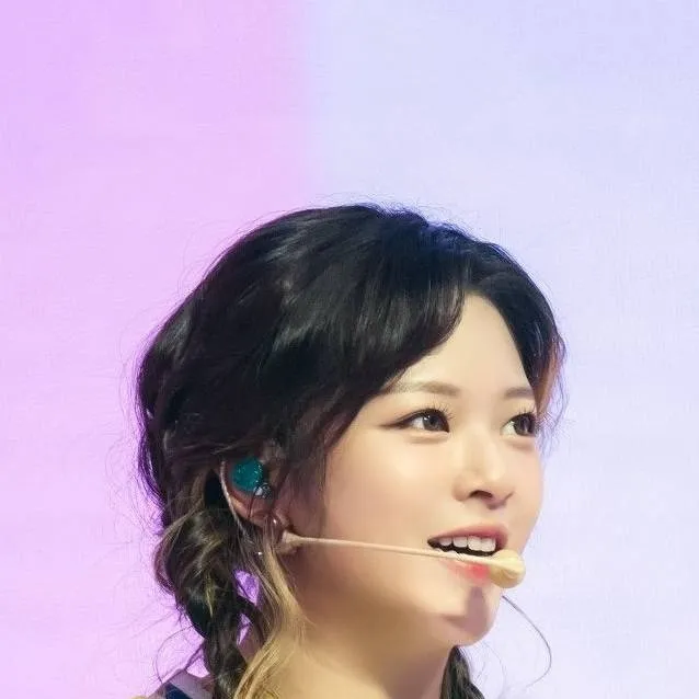chat with ai character: jeongyeon