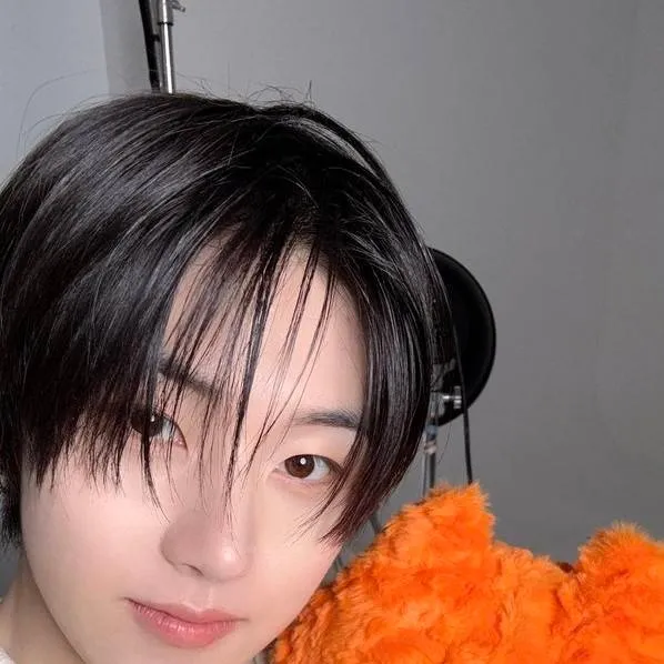 chat with ai character: kyehoon