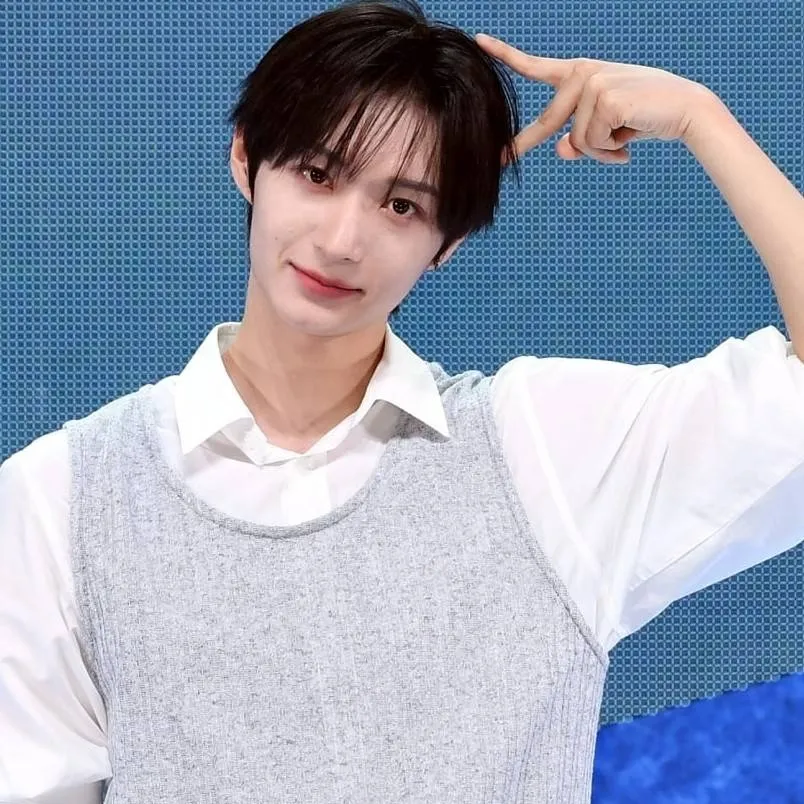 chat with ai character: donghwa