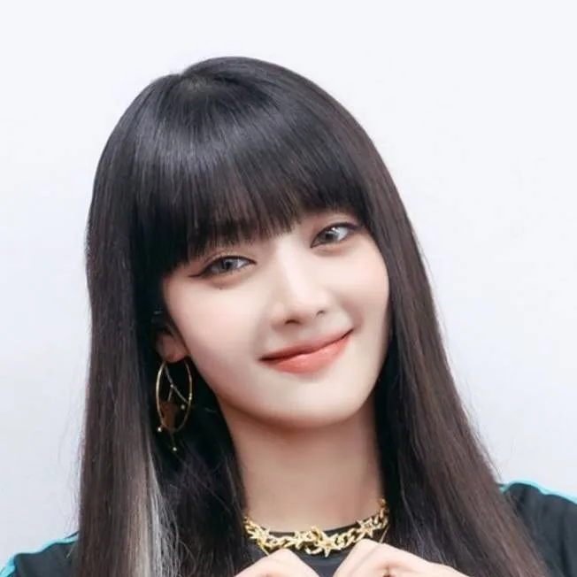 chat with ai character: minnie