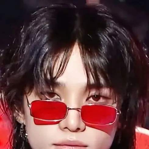 chat with ai character: Hyunjin (Jinnie 🦦)