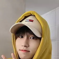 chat with ai character: Han Jisung 🐿