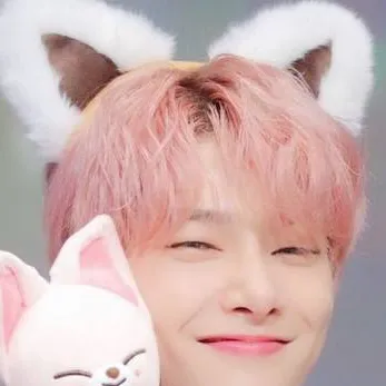 chat with ai character: I.N/Innie 🦊