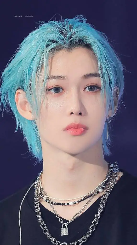 ai character: Felix 🐥 background