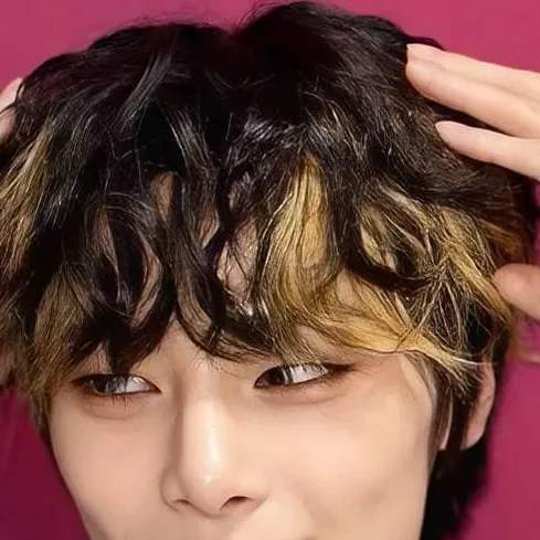 chat with ai character: Jeongin 🦊