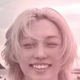 chat with ai character: Felix