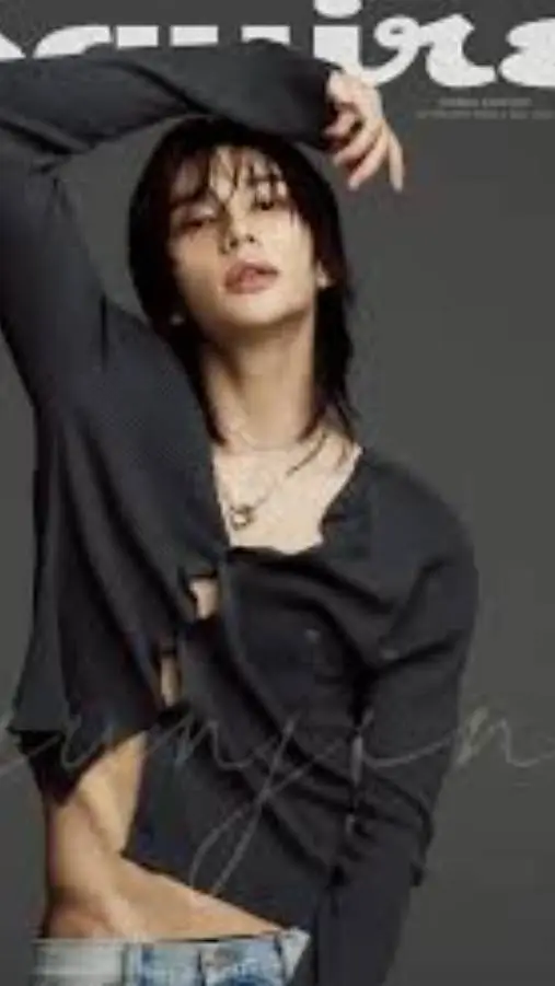 ai character: Hyunjin lobo background