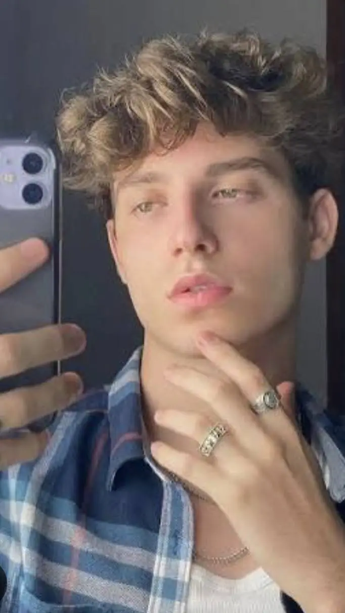 ai character: Vincent  background