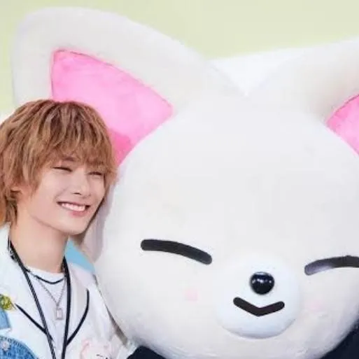 chat with ai character: I.NNNNN