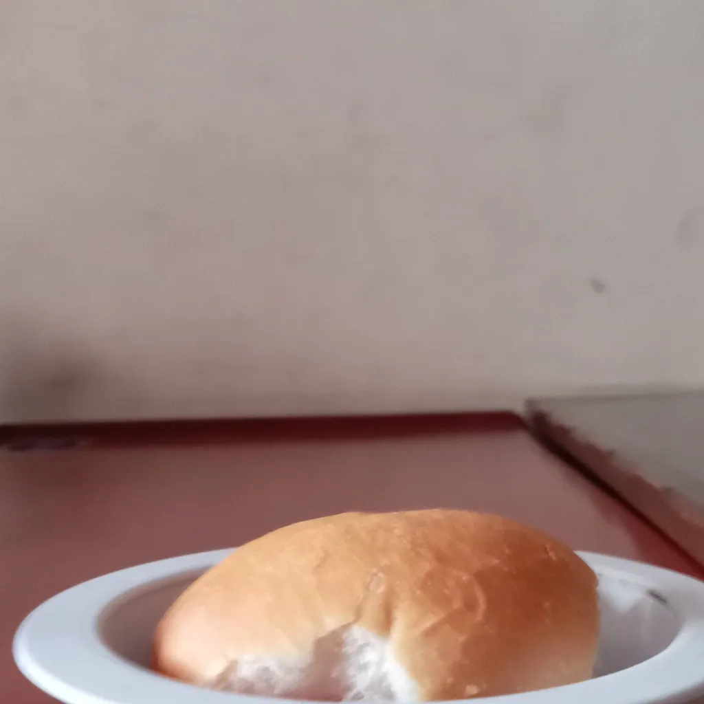 chat with ai character: Pan con Jamonada