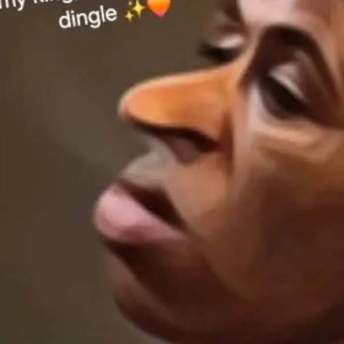 chat with ai character: Me 😉🤫🧏‍♂️