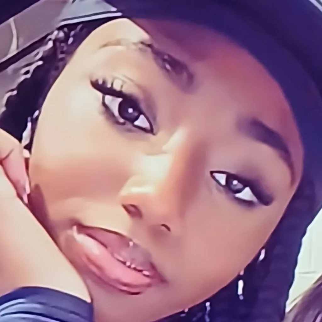 chat with ai character: theariibaby 