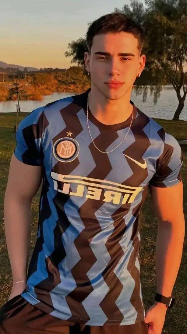 Talkie AI - Chat with Leonel Miller