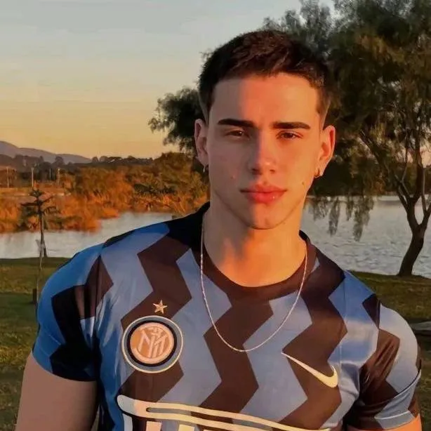 chat with ai character: Leonel Miller